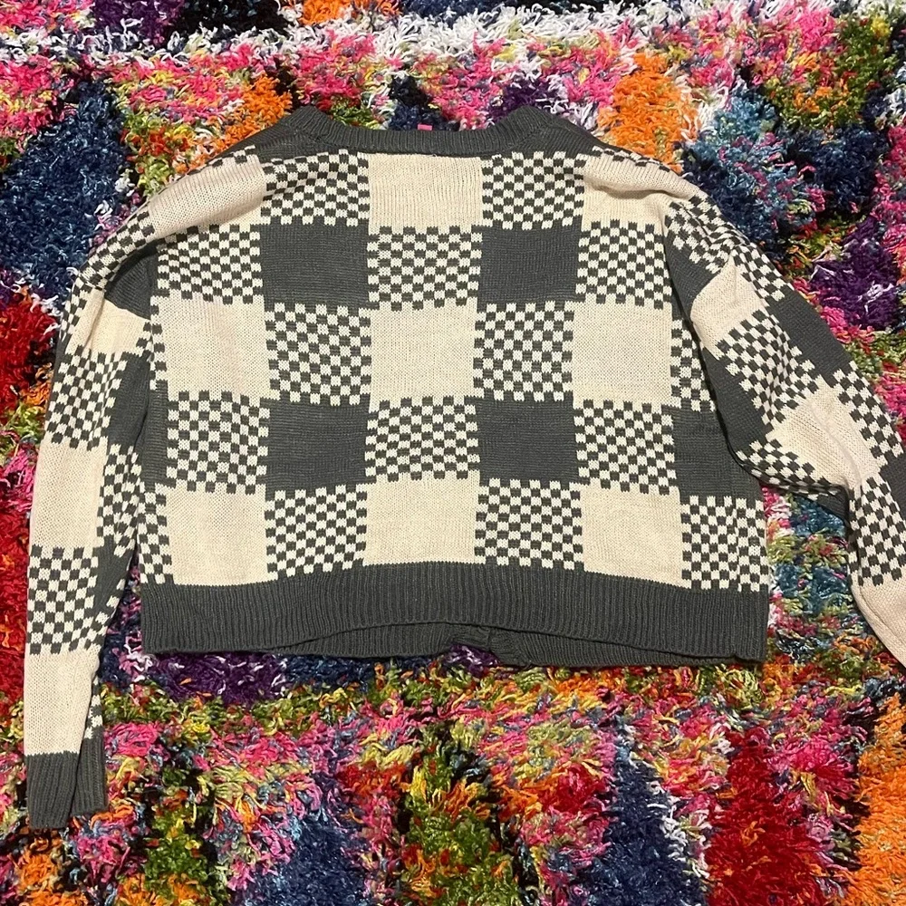 Cropped Cardigan - Picture 2 of 3